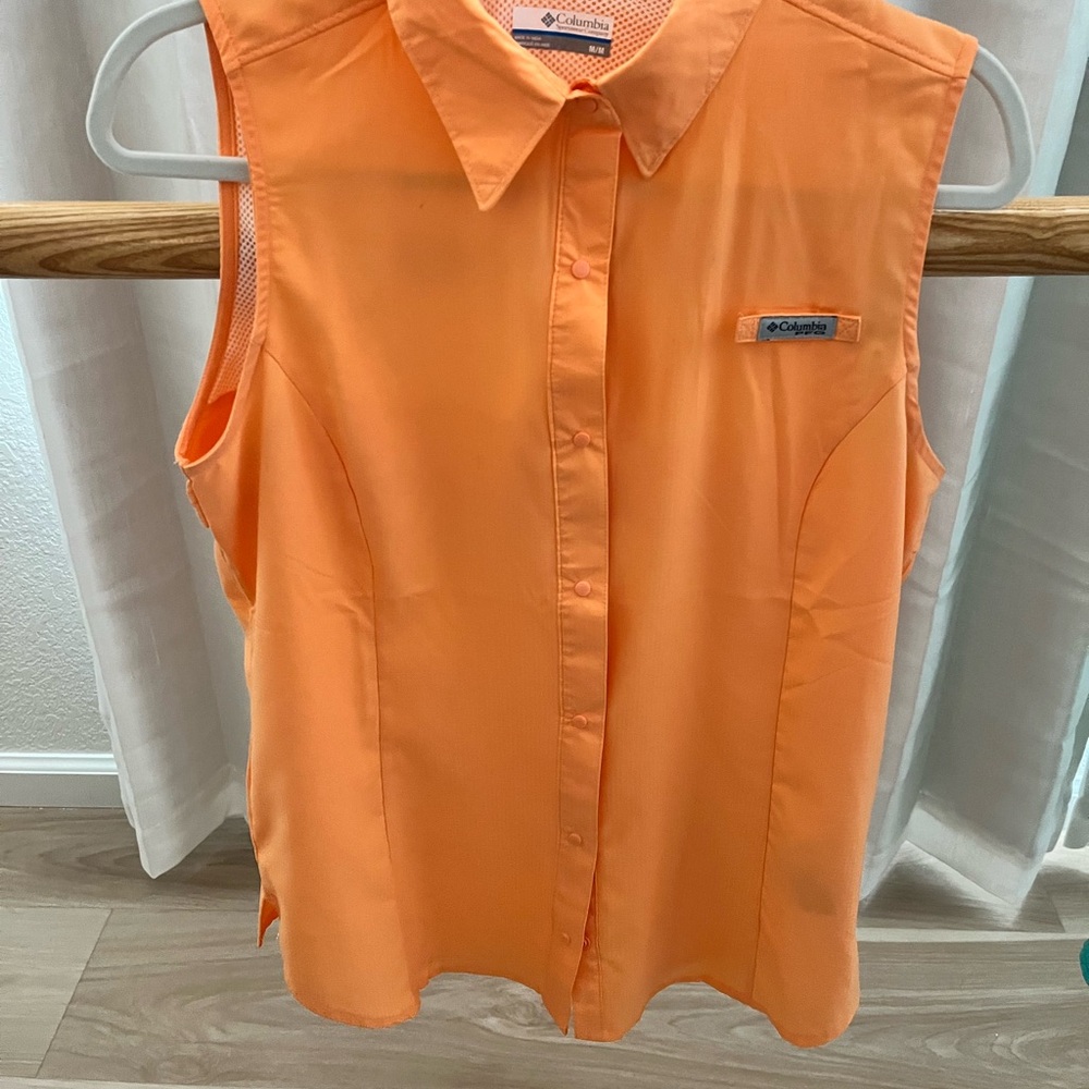 COLUMBIA Top